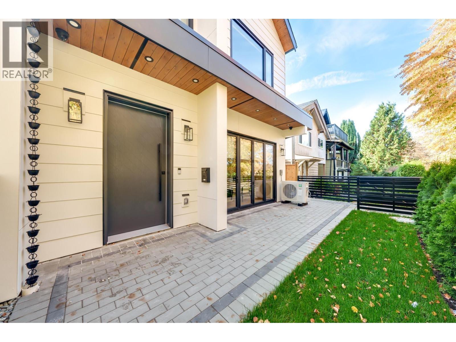 1 2686 MCGILL STREET, Vancouver, British Columbia