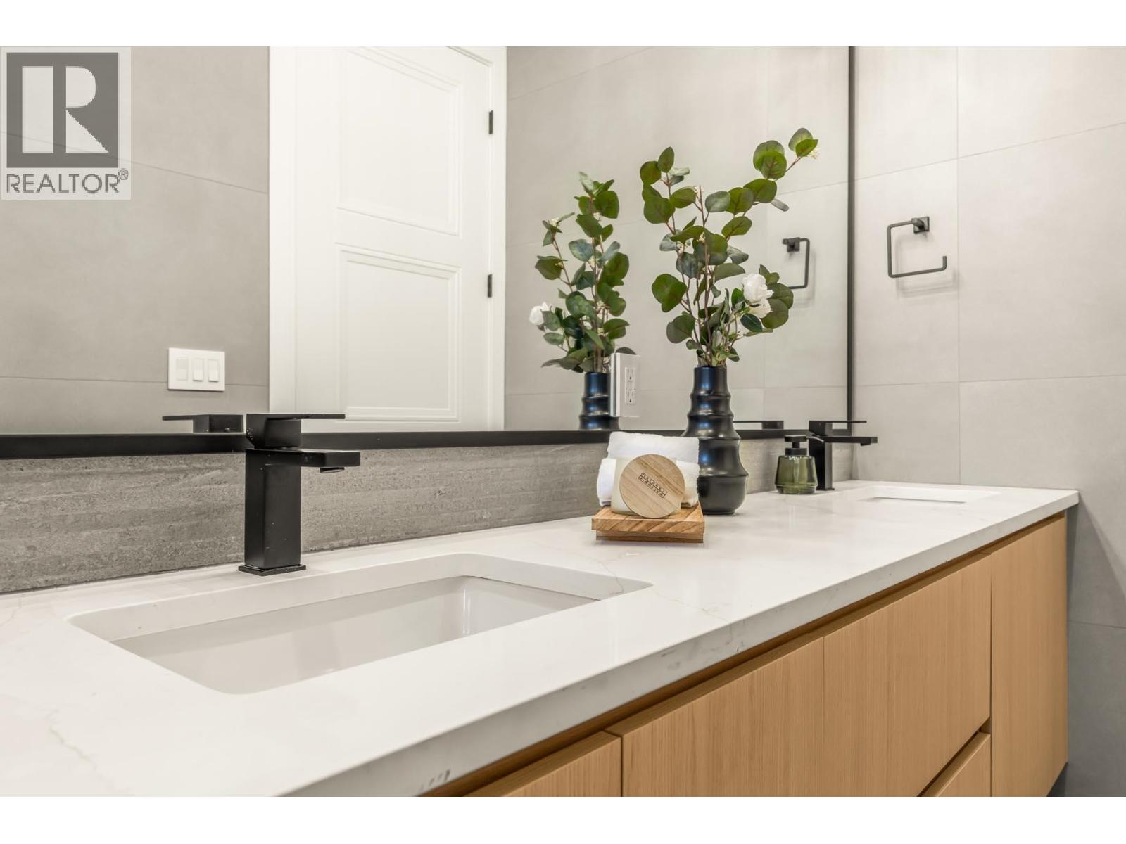 2 2686 Mcgill Street, Vancouver, British Columbia  V5K 1H3 - Photo 22 - R3177819
