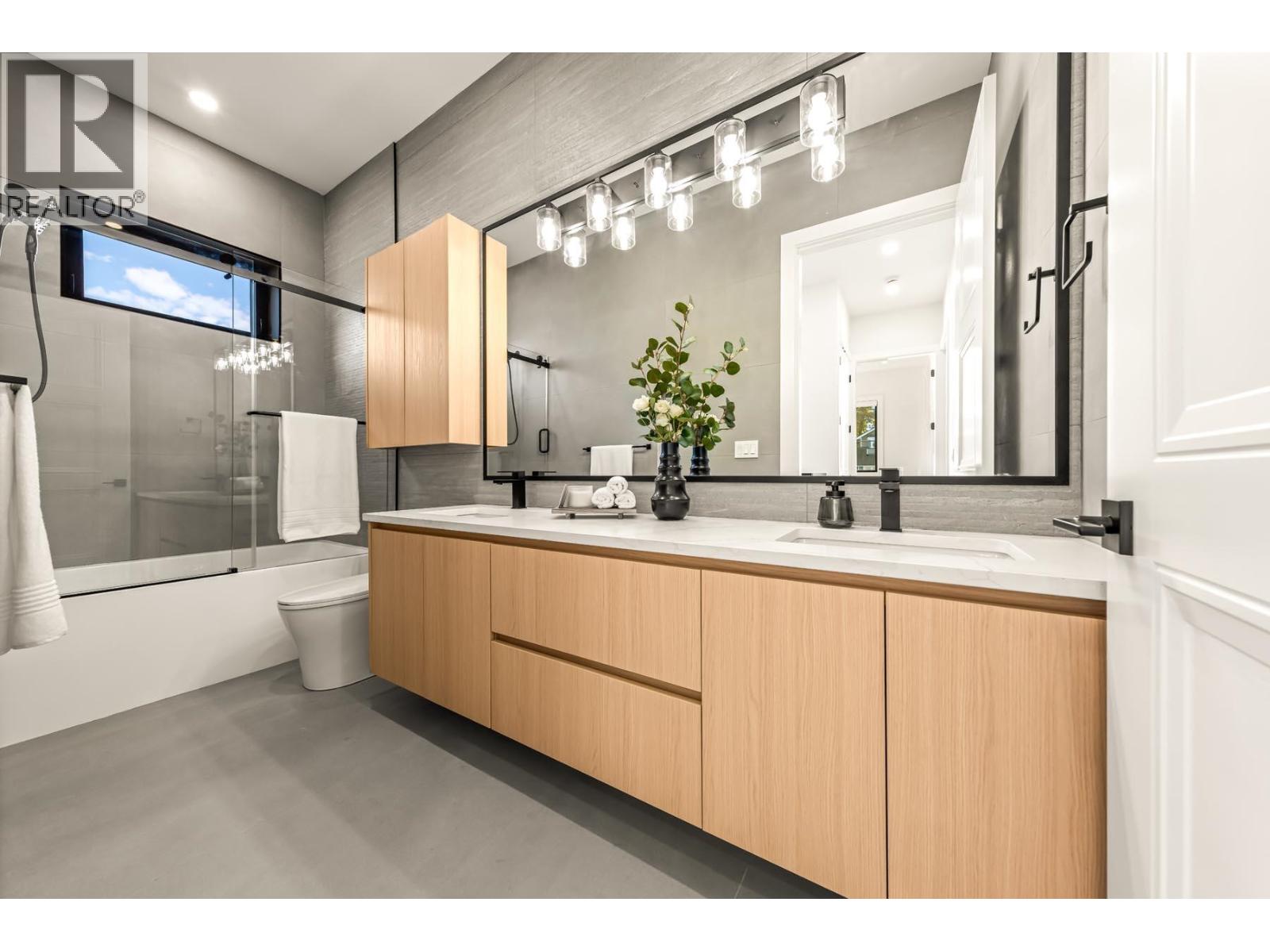 2 2686 Mcgill Street, Vancouver, British Columbia  V5K 1H3 - Photo 23 - R3177819