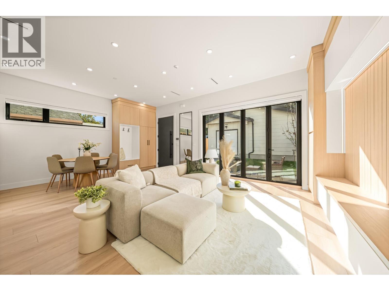 2 2686 Mcgill Street, Vancouver, British Columbia  V5K 1H3 - Photo 4 - R3177819
