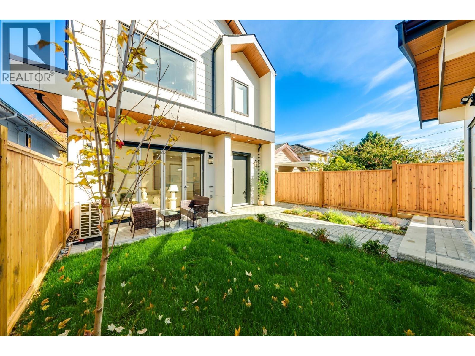 2 2686 Mcgill Street, Vancouver, British Columbia  V5K 1H3 - Photo 3 - R3177819