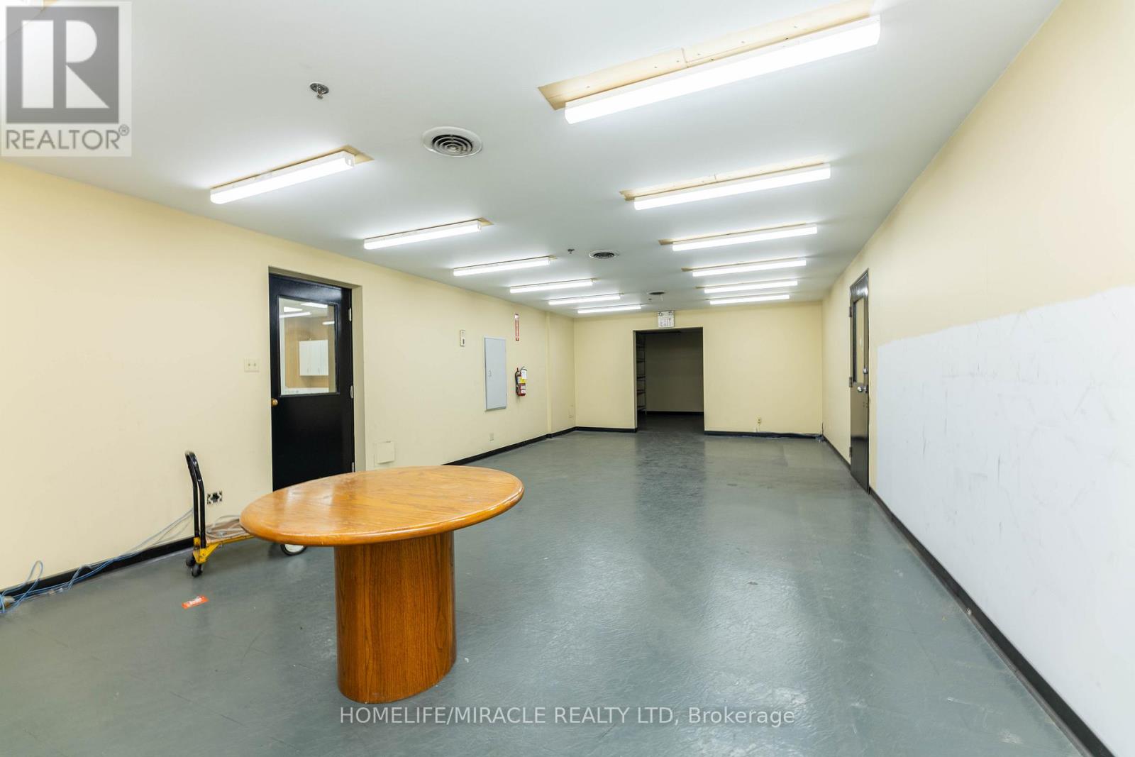 11 Automatic Road E, Brampton (Gore Industrial North), Ontario  L6S 4K6 - Photo 20 - W14112574