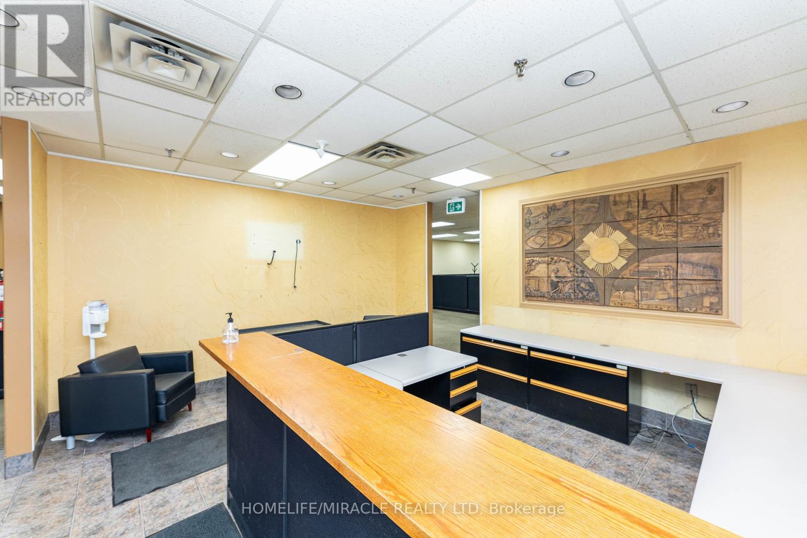 11 Automatic Road E, Brampton (Gore Industrial North), Ontario  L6S 4K6 - Photo 3 - W14112574