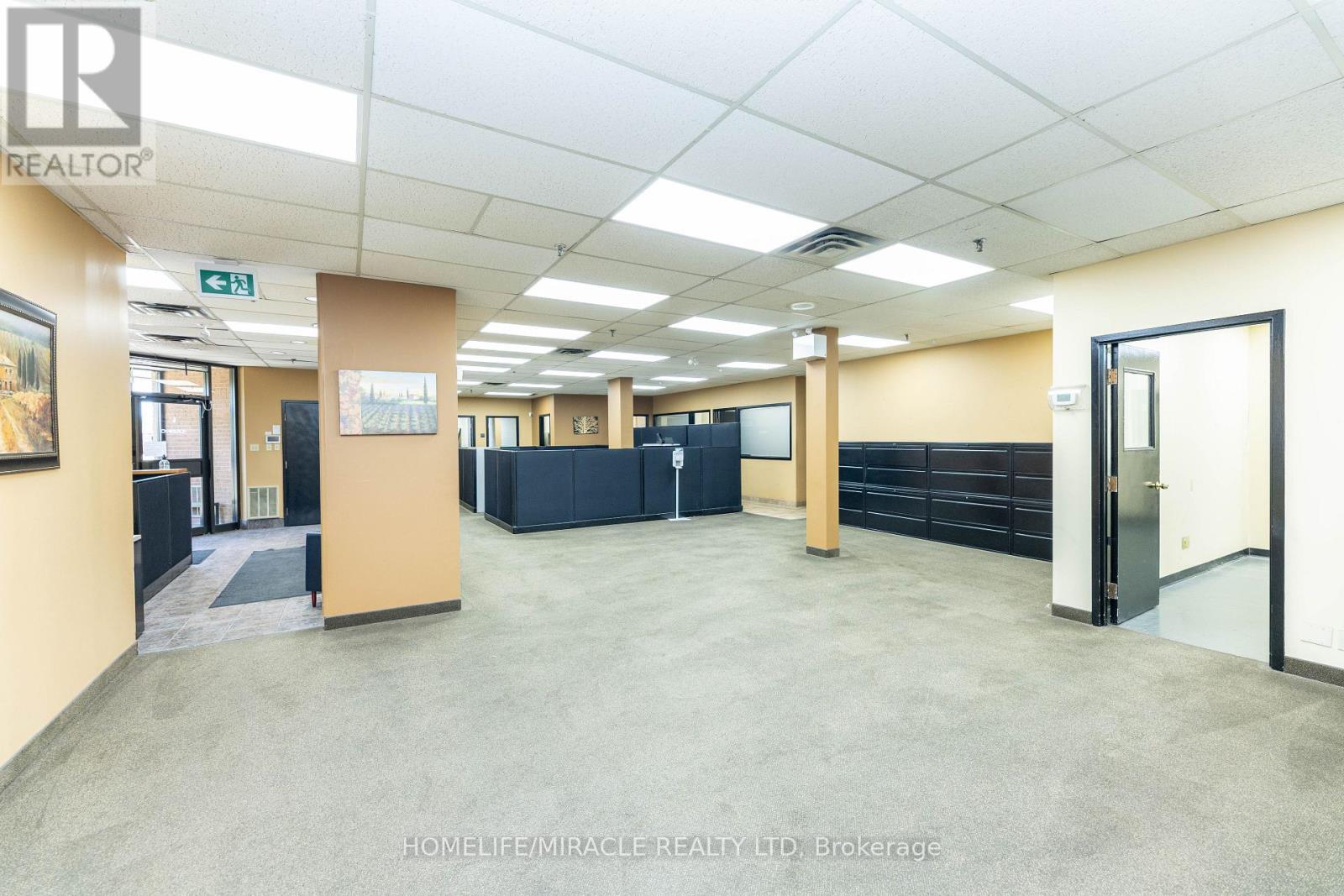 11 Automatic Road E, Brampton (Gore Industrial North), Ontario  L6S 4K6 - Photo 5 - W14112574