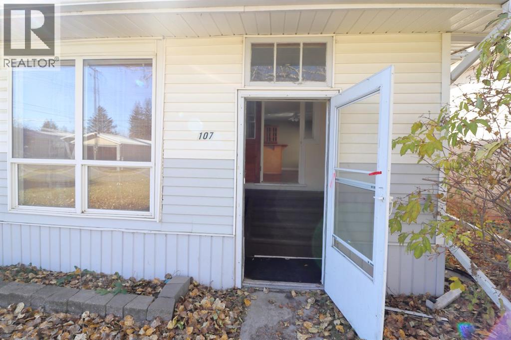107 7 Avenue N, Vulcan, Alberta  T0L 2B0 - Photo 2 - A2352633