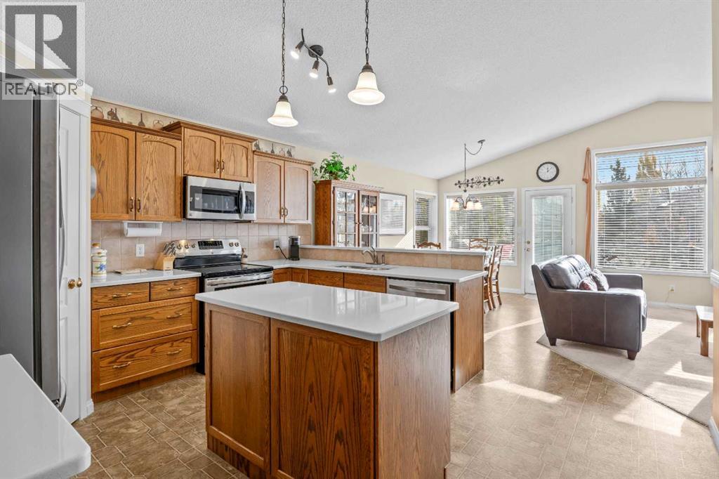 3 Tuscany Meadows Crescent NW, Calgary, Alberta  T3L 2T9 - Photo 5 - A2353618