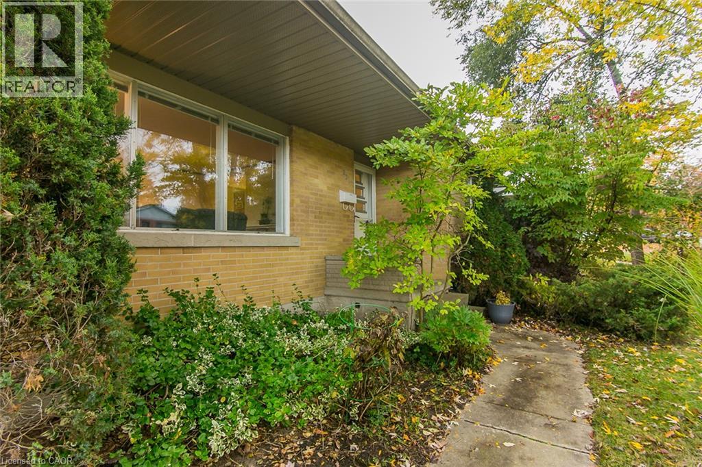 201 Dawson Street, Waterloo, Ontario  N2L 1S3 - Photo 3 - 40871107
