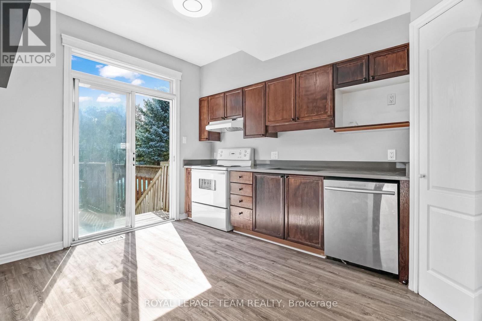 141 Hearst Way, Ottawa, Ontario  K2L 4G5 - Photo 10 - X14112752