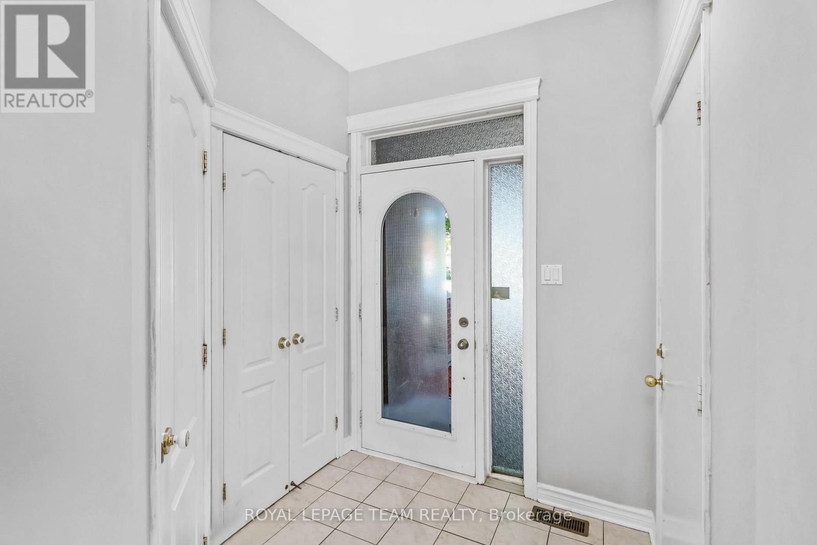 141 Hearst Way, Ottawa, Ontario  K2L 4G5 - Photo 3 - X14112752