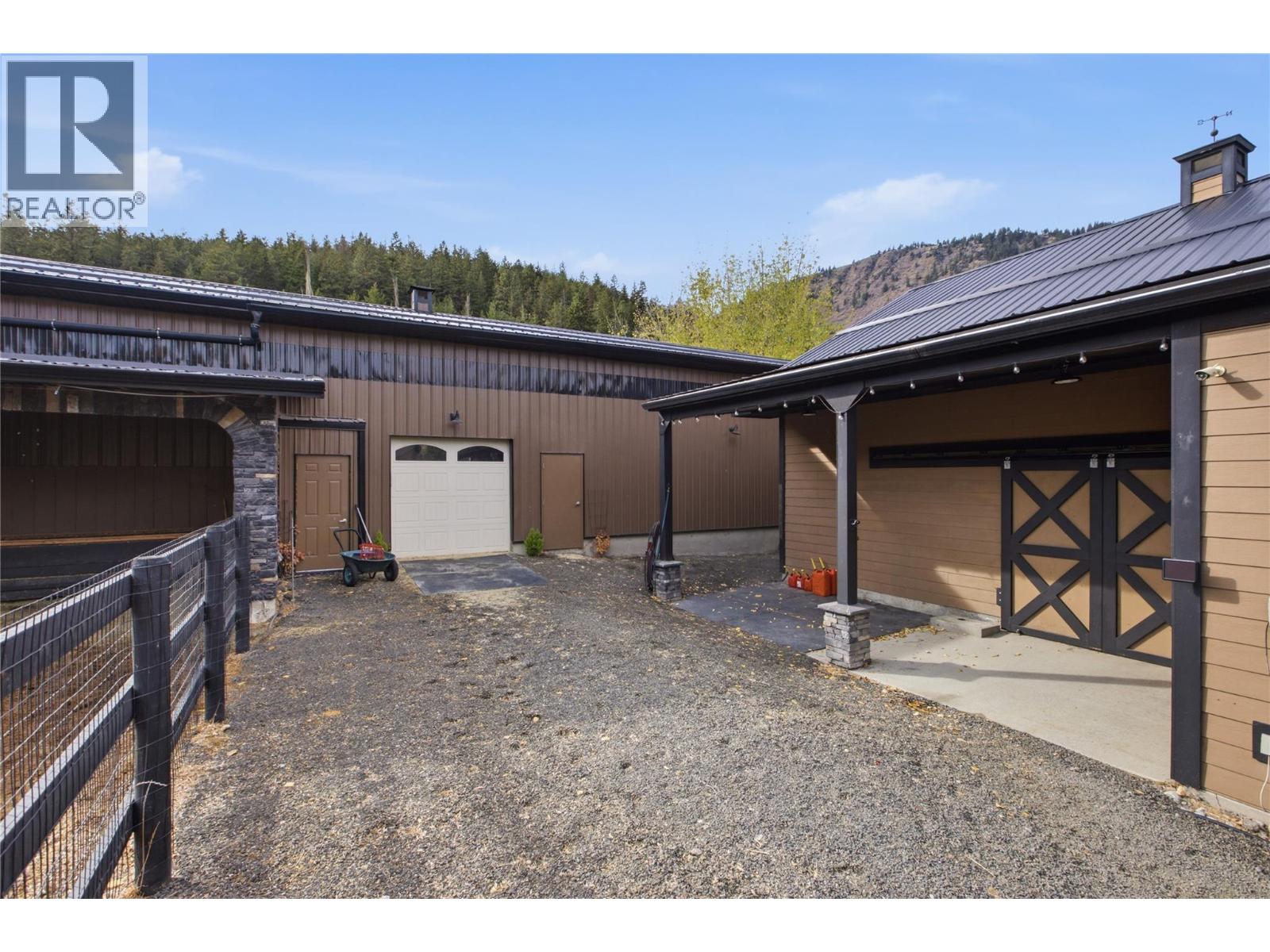 5833 Todd Road, Kamloops, British Columbia  V2C 6P2 - Photo 11 - 10404390