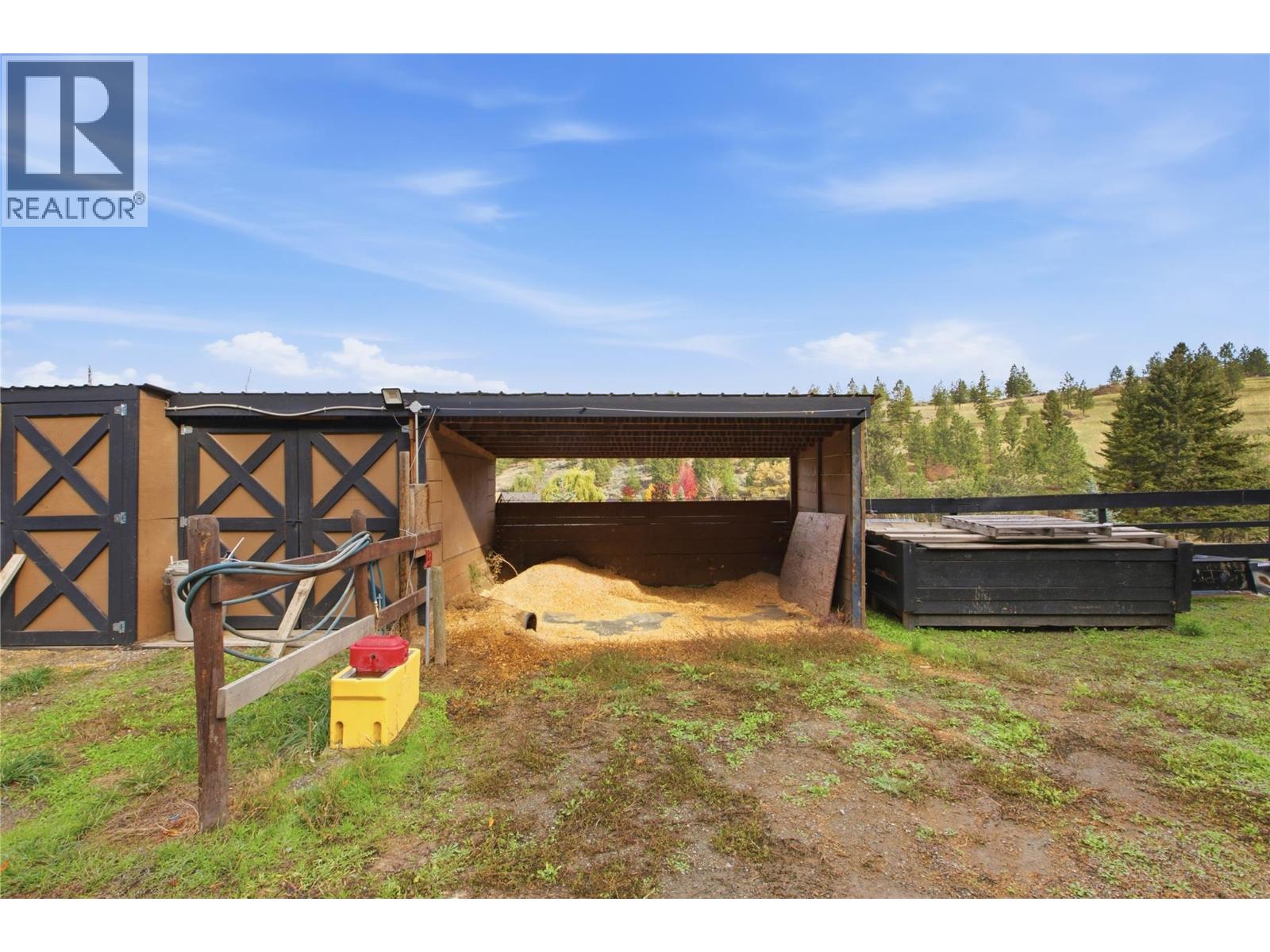 5833 Todd Road, Kamloops, British Columbia  V2C 6P2 - Photo 38 - 10404390