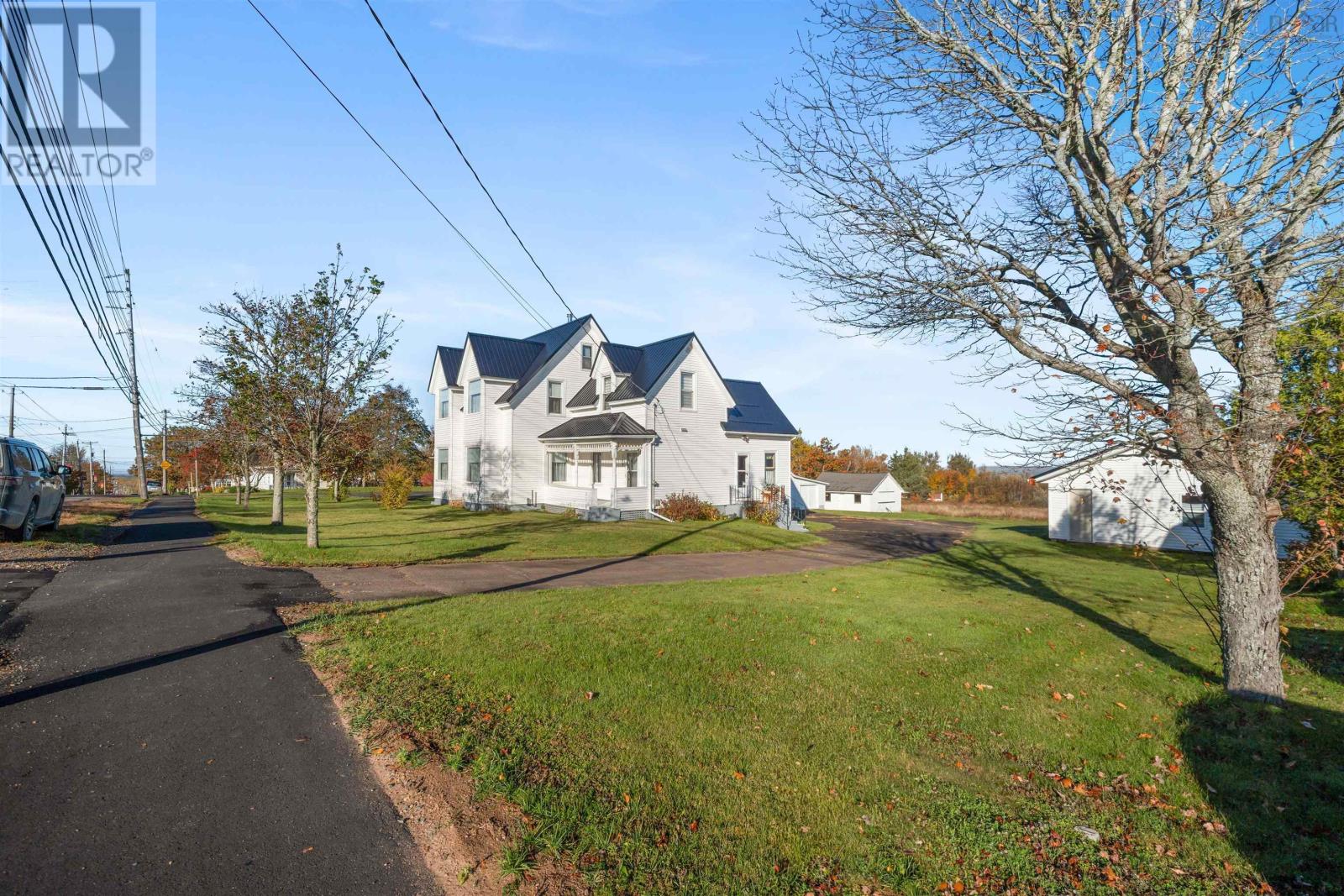 144 Main Street, Springhill, Nova Scotia  B0M 1X0 - Photo 2 - 202626567