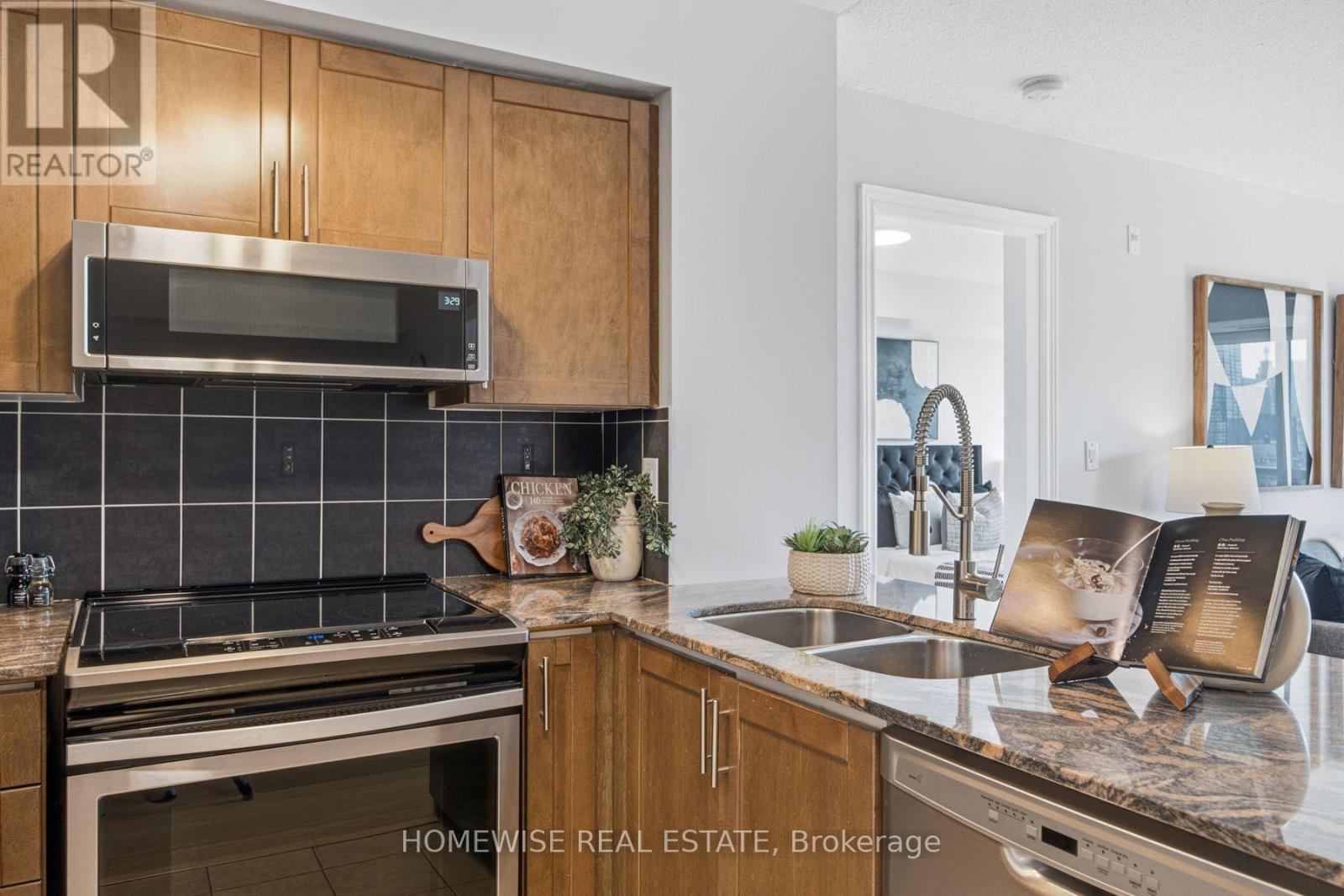 1001 - 225 Wellesley Street E, Toronto, Ontario  M4X 1X8 - Photo 10 - C14112610