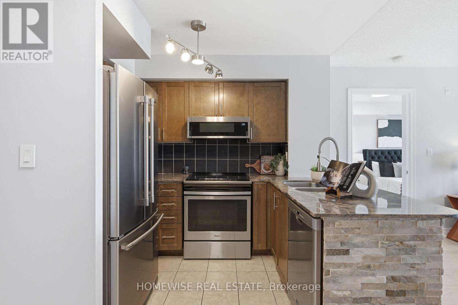 1001 - 225 Wellesley Street E, Toronto, Ontario  M4X 1X8 - Photo 8 - C14112610