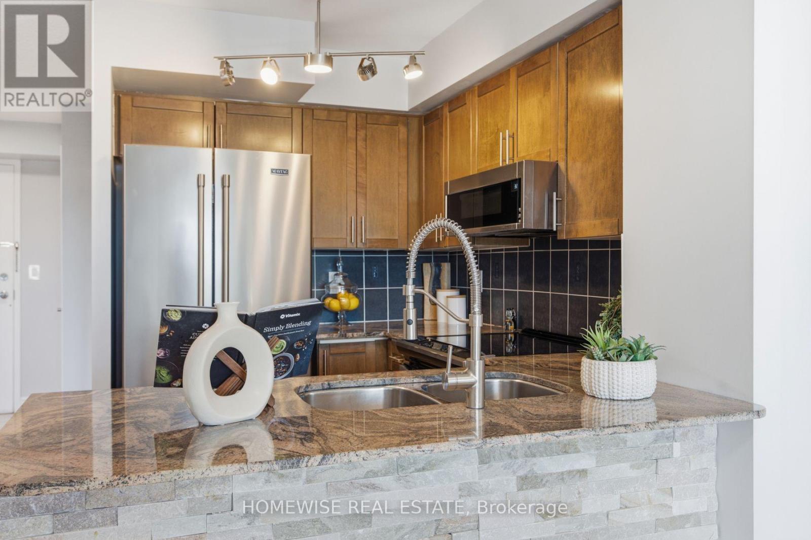 1001 - 225 Wellesley Street E, Toronto, Ontario  M4X 1X8 - Photo 9 - C14112610