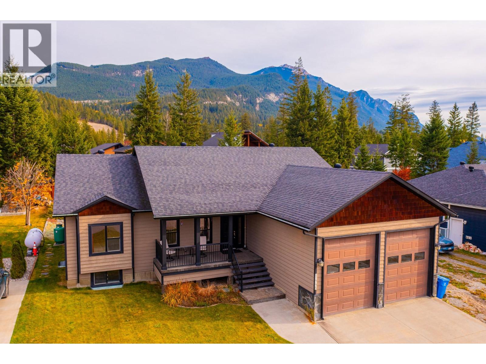 1448 Hemlock Street, Golden, British Columbia  V0A 1H6 - Photo 2 - 10404079
