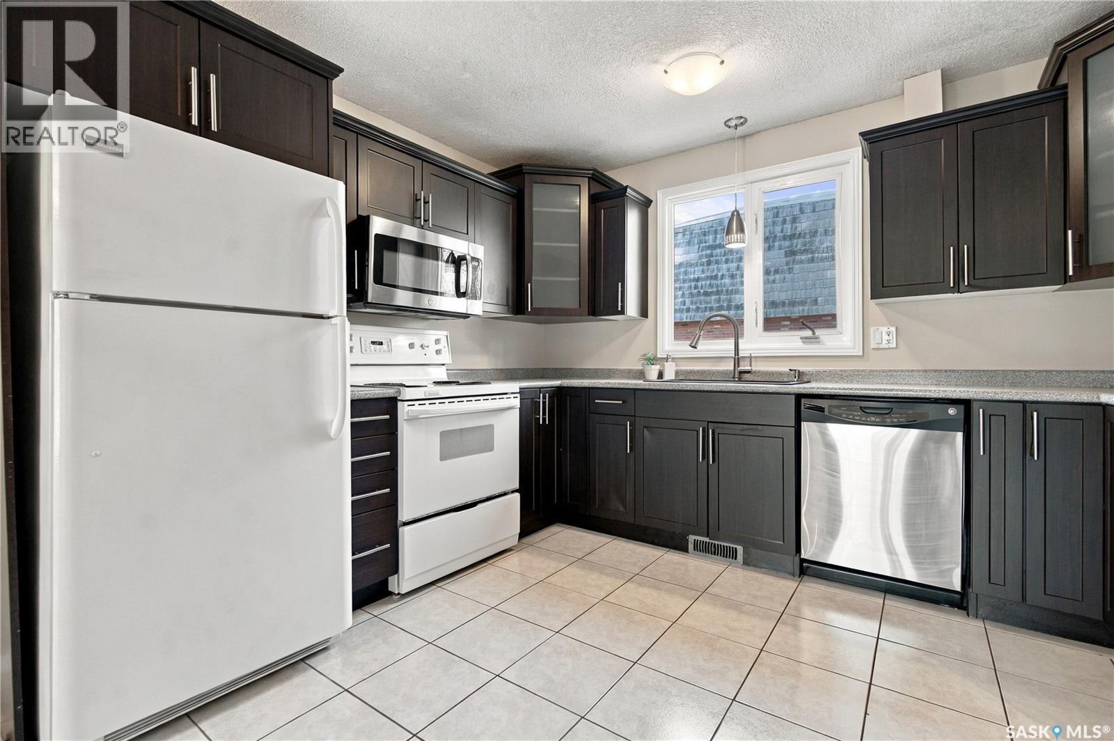 102 Oakview Drive, Regina, Saskatchewan  S4R 0E4 - Photo 12 - SK051860