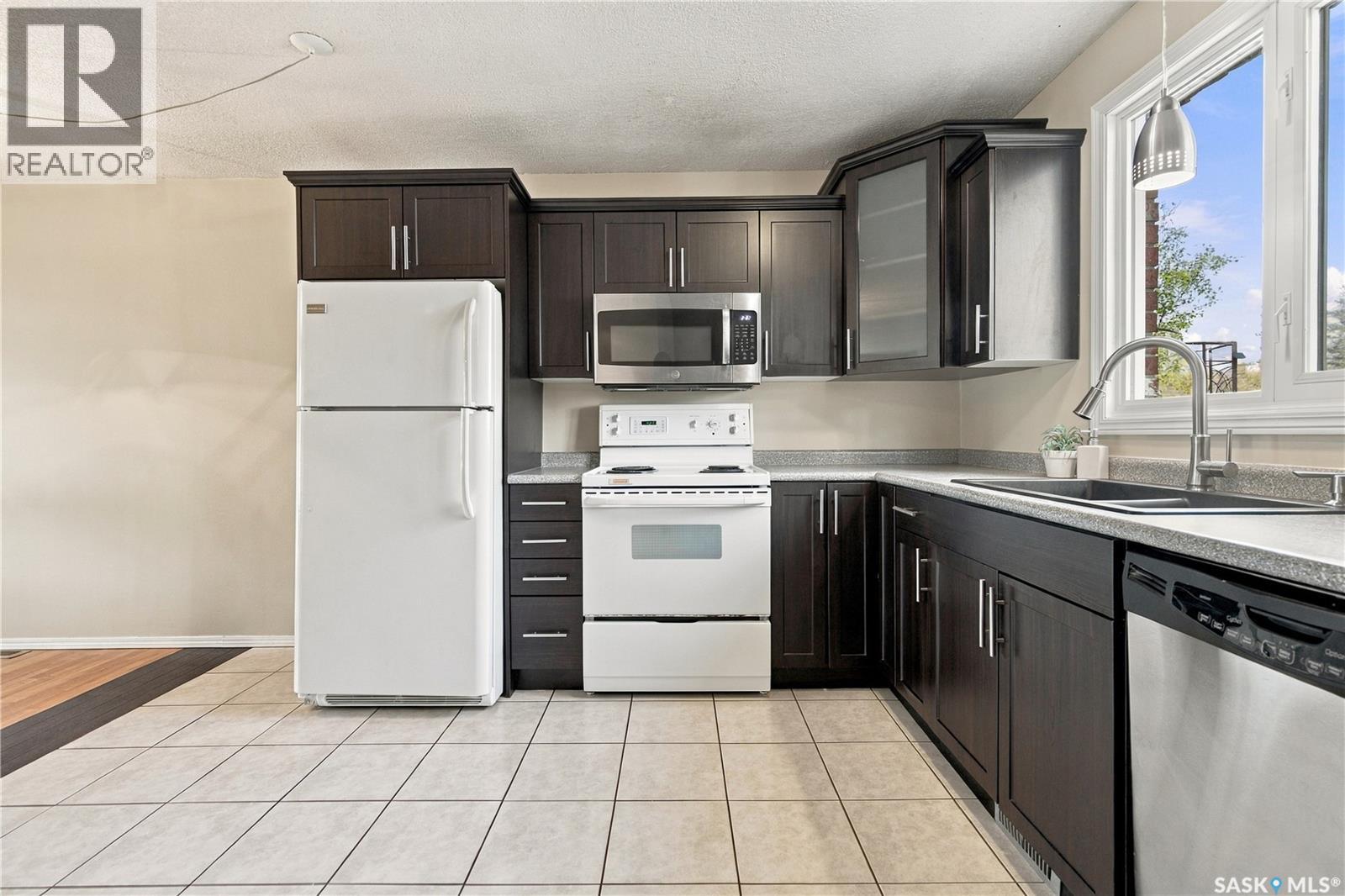 102 Oakview Drive, Regina, Saskatchewan  S4R 0E4 - Photo 13 - SK051860