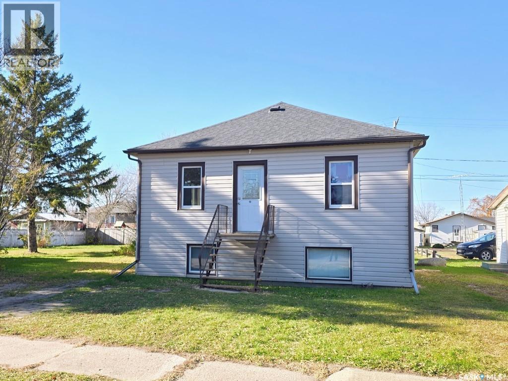 319 9th Street, Humboldt, Saskatchewan  S0K 2A0 - Photo 2 - SK051798