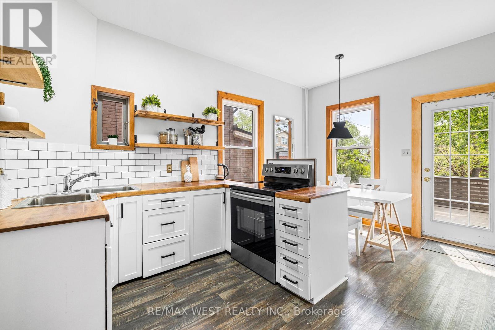 151 Humberside Avenue, Toronto, Ontario  M6P 1K3 - Photo 7 - W14112602