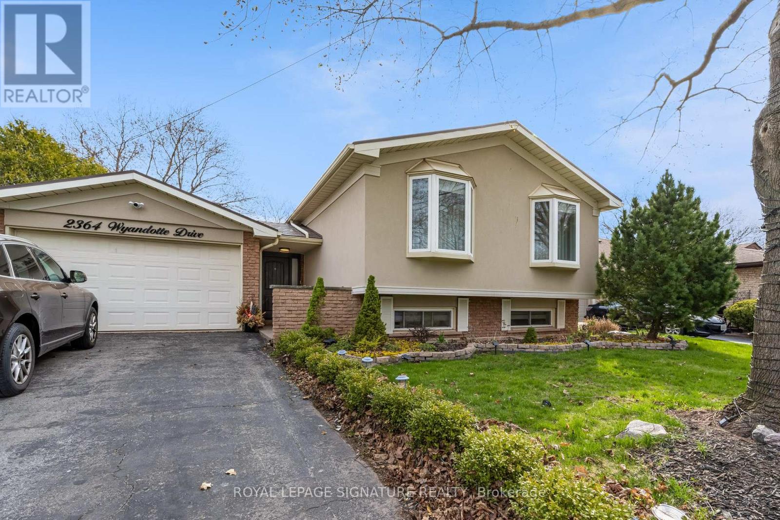 2364 Wyandotte Drive, Oakville, Ontario  L6L 2T6 - Photo 1 - W14112618