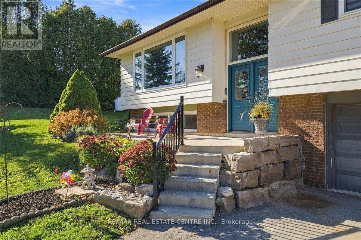 9032 32 Nd Side Road, Halton Hills, Ontario  L7J 2L8 - Photo 4 - W14112764