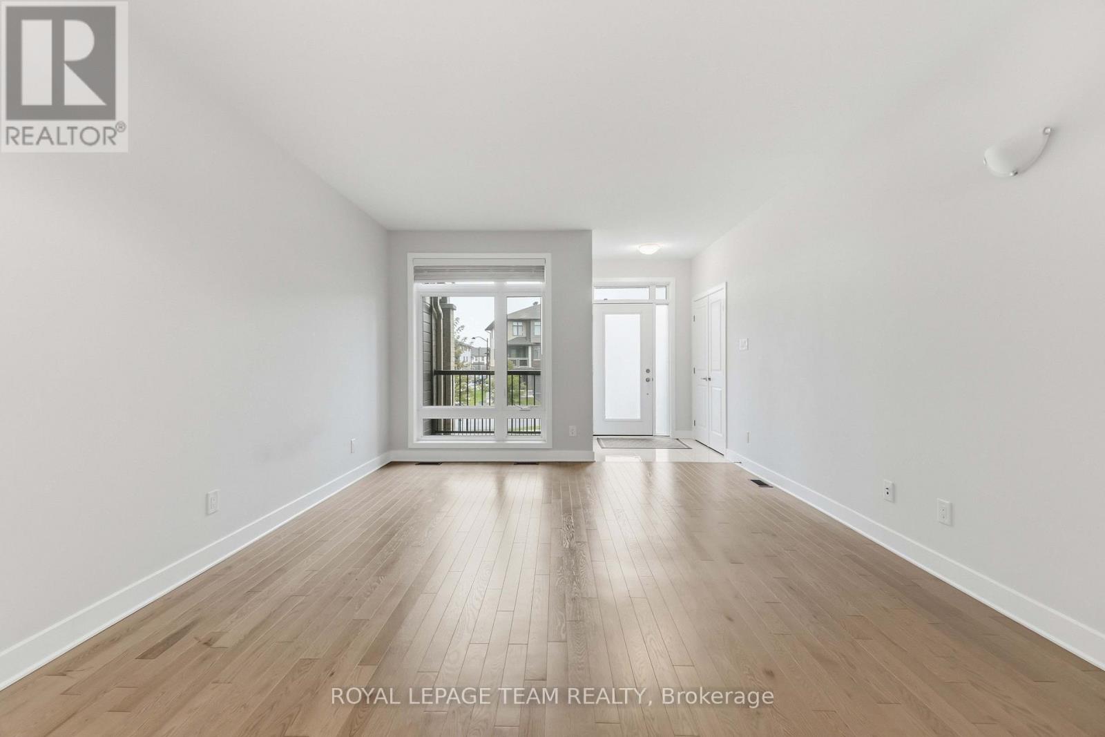 834 Ralph Hennessy Avenue, Ottawa, Ontario  K1X 0E4 - Photo 5 - X14111564