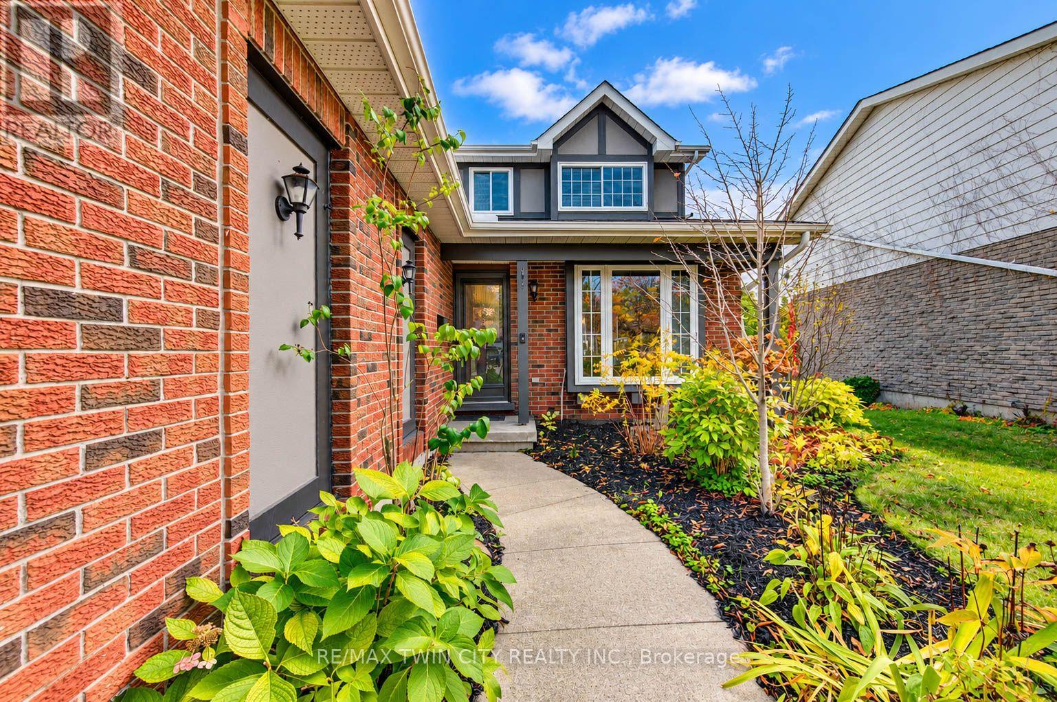 63 Winding Way, Kitchener, Ontario  N2N 1M4 - Photo 2 - X14112736
