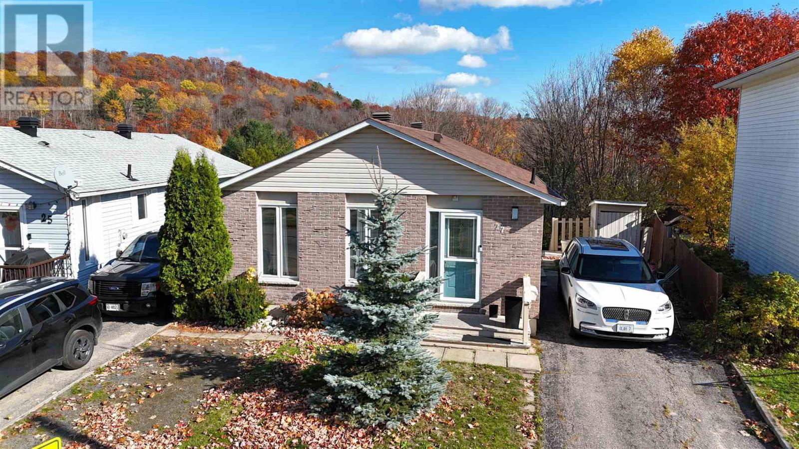 27 Hergott Ave, Elliot Lake, Ontario  P5A 3B1 - Photo 2 - SM262968