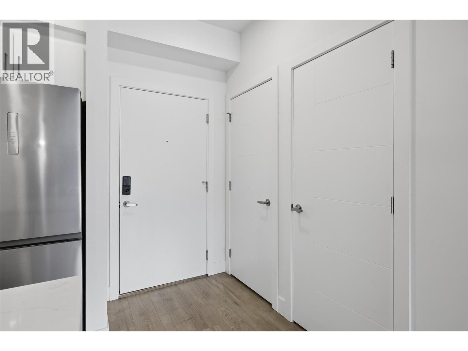2046 Robson Place Unit# 405, Kamloops, British Columbia  V2E 0A5 - Photo 3 - 10404447