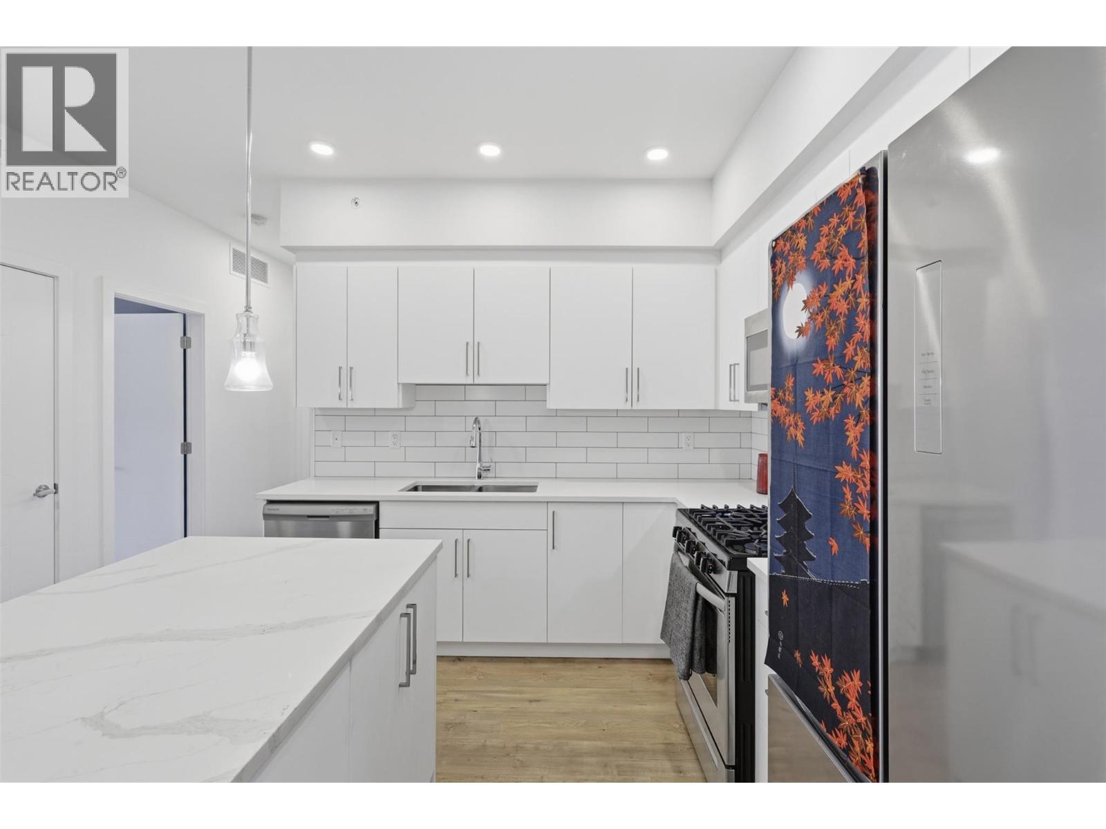2046 Robson Place Unit# 405, Kamloops, British Columbia  V2E 0A5 - Photo 4 - 10404447