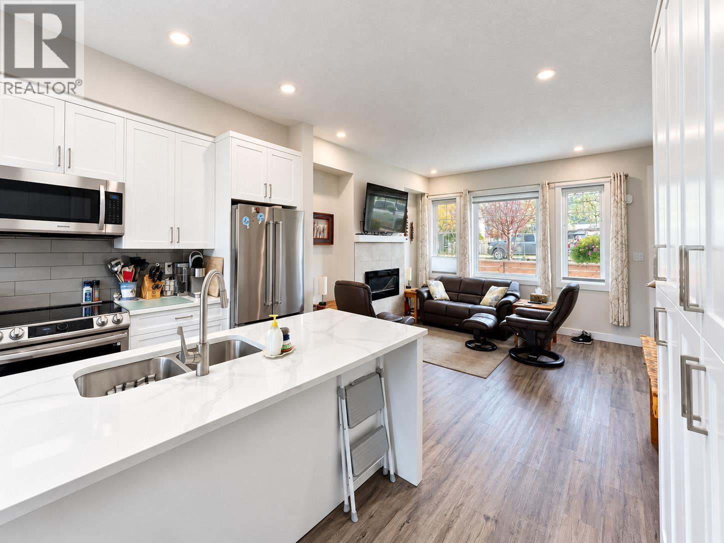 810 6th Avenue Unit# 2, Invermere, British Columbia  V0A 1K0 - Photo 2 - 10404140