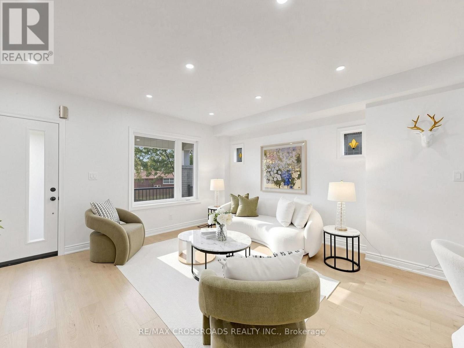 548 Glebeholme Boulevard, Toronto, Ontario  M4C 1V4 - Photo 4 - E14112880