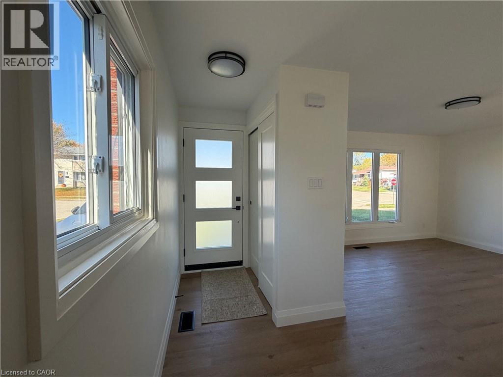 15 Currie Street, Cambridge, Ontario  N1P 1A2 - Photo 3 - 40873344