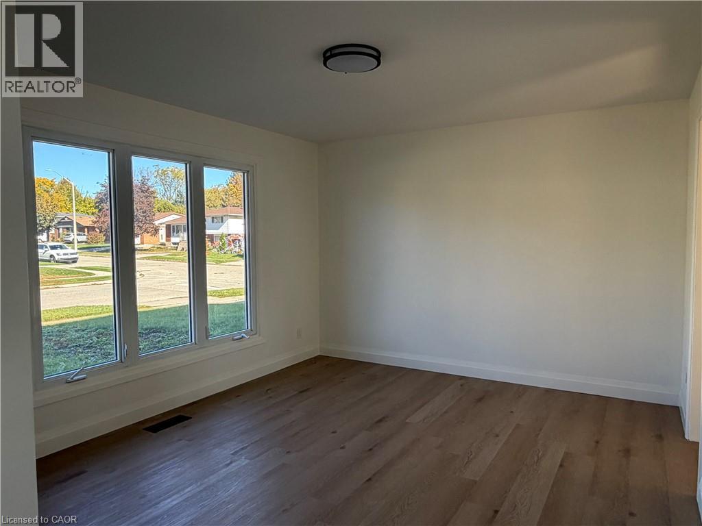 15 Currie Street, Cambridge, Ontario  N1P 1A2 - Photo 4 - 40873344
