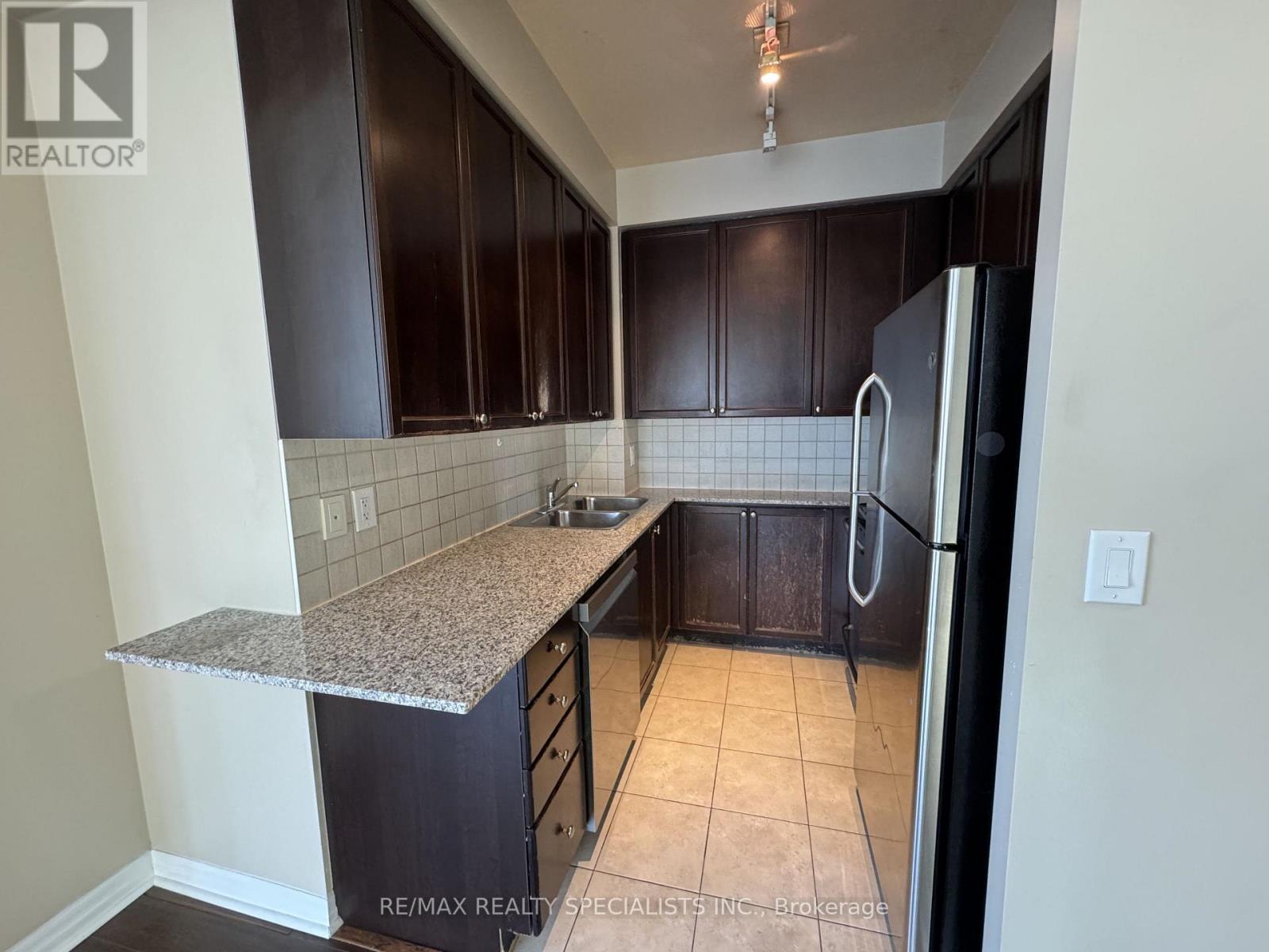 2302 - 225 Webb Drive, Mississauga (City Centre), Ontario  L5B 4P2 - Photo 3 - W14112868