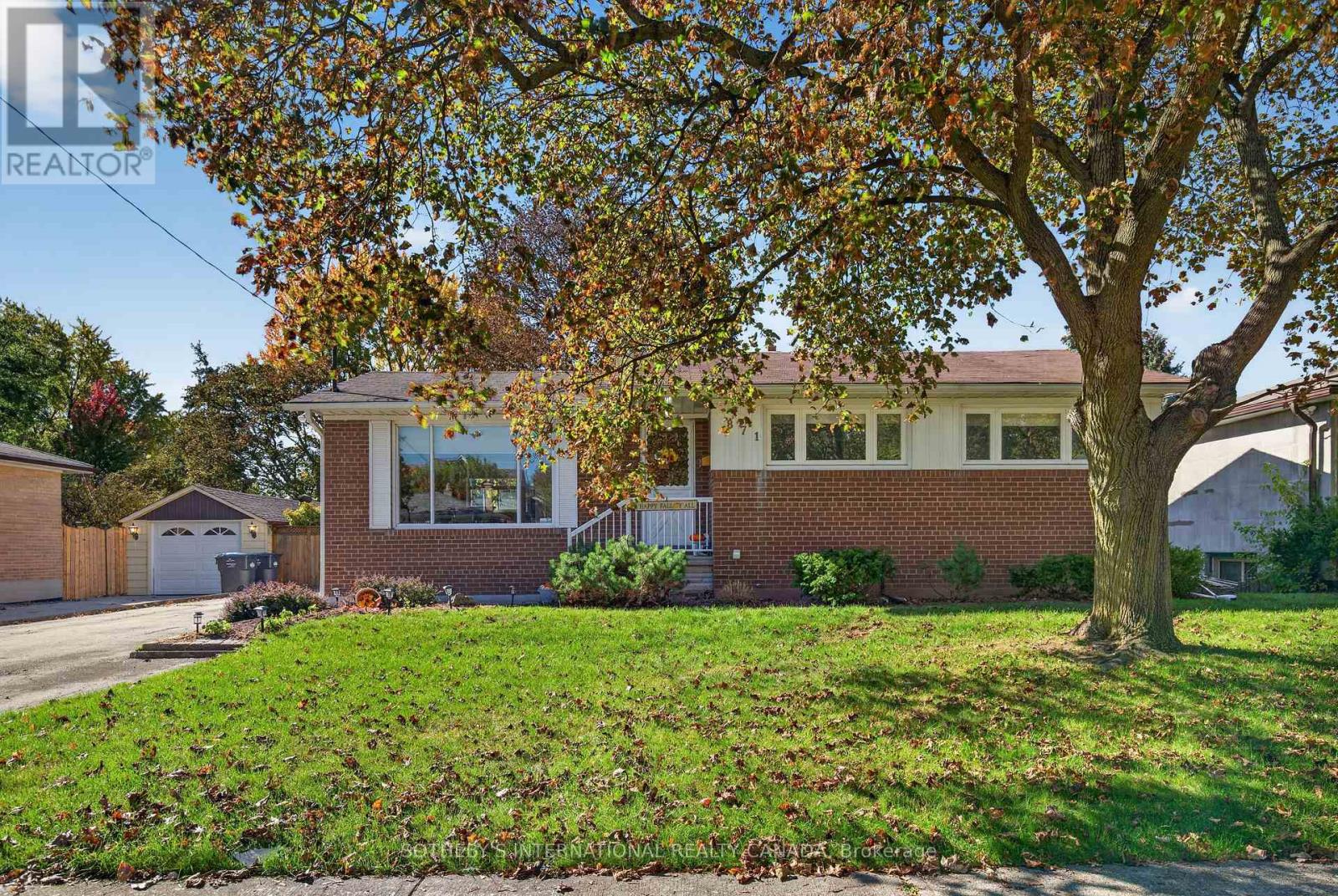 871 MISSISSAUGA VALLEY BOULEVARD, Mississauga, Ontario