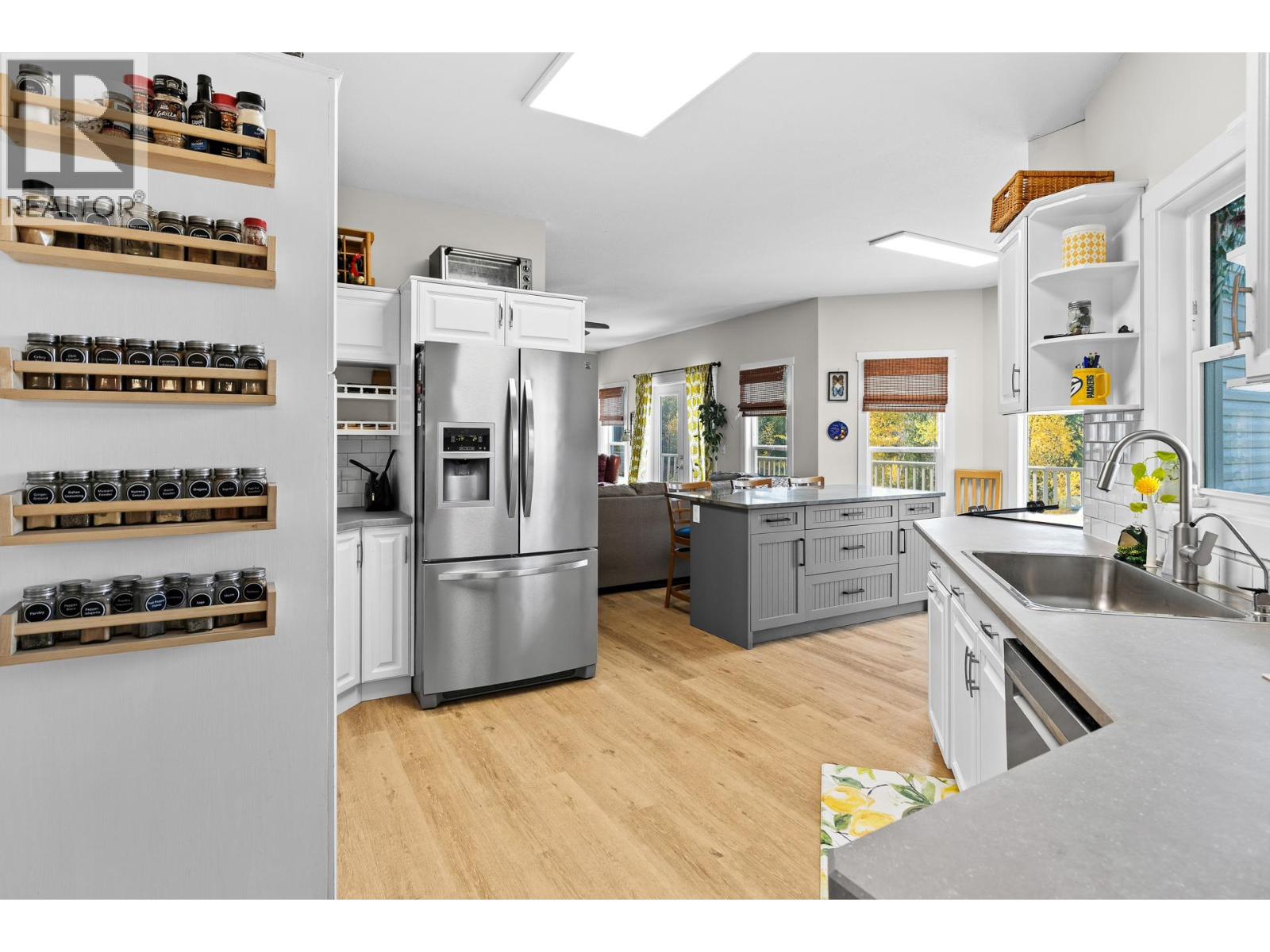 4614 June Springs Road, Kelowna, British Columbia  V1W 4C8 - Photo 5 - 10404415