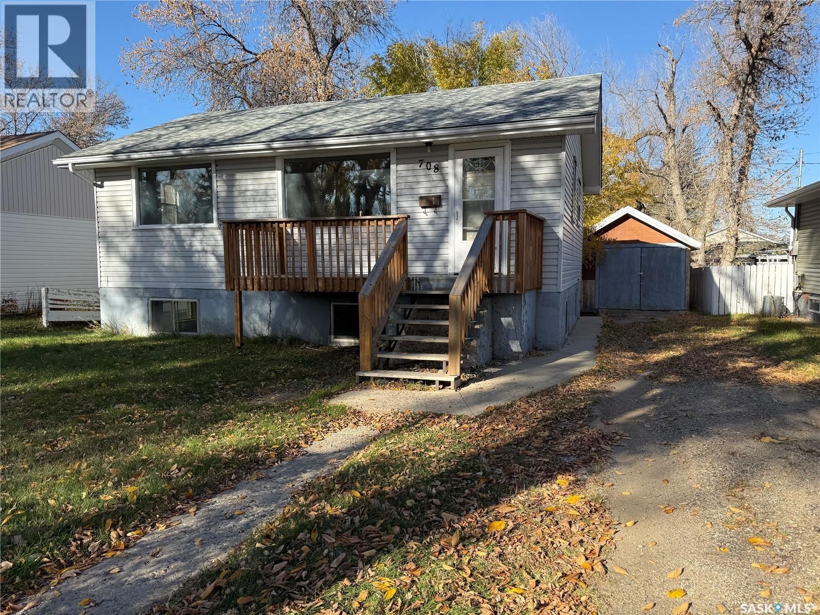 708 Grandview Street W, Moose Jaw, Saskatchewan  S6H 5L6 - Photo 2 - SK051868