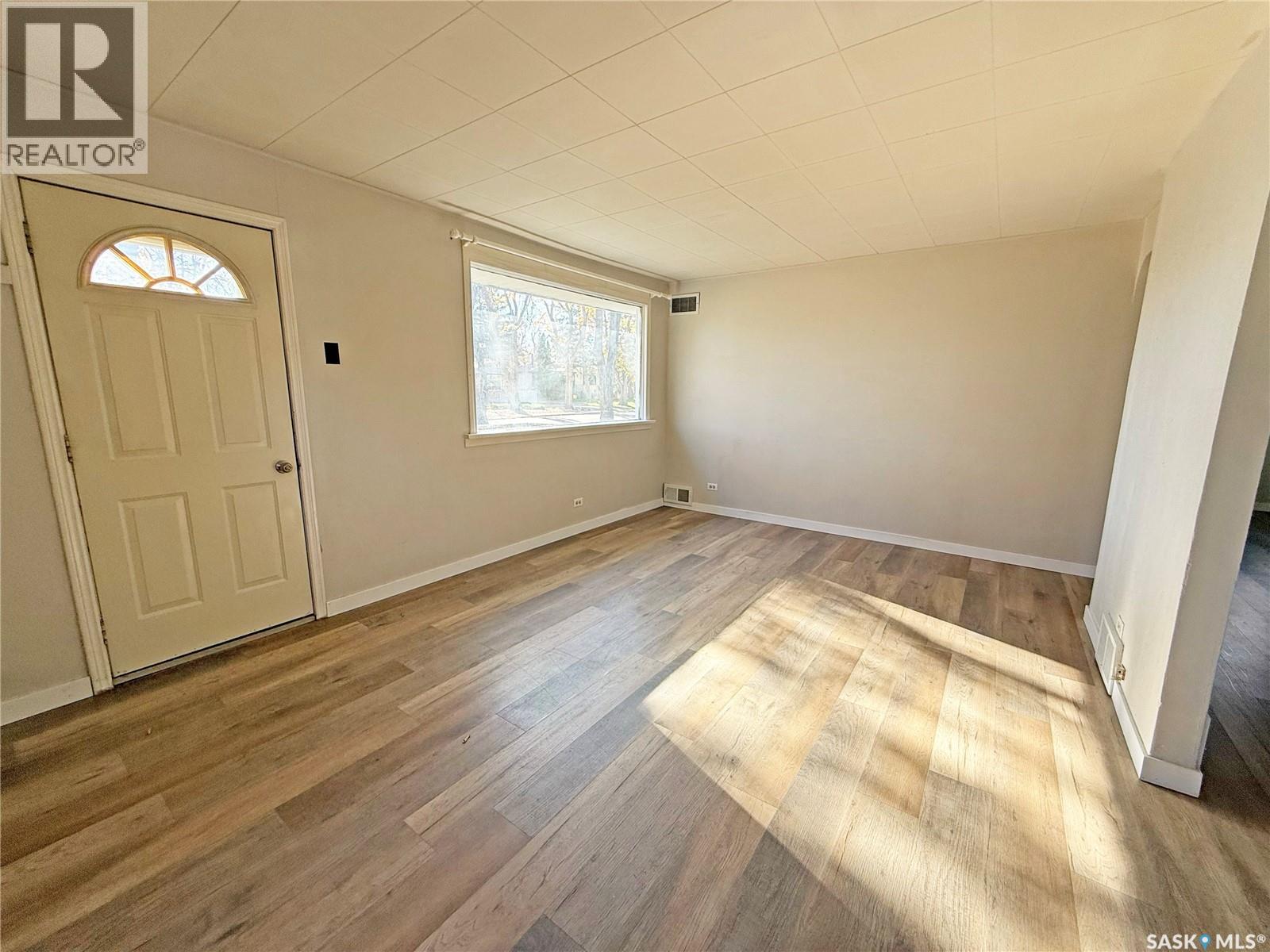 708 Grandview Street W, Moose Jaw, Saskatchewan  S6H 5L6 - Photo 3 - SK051868
