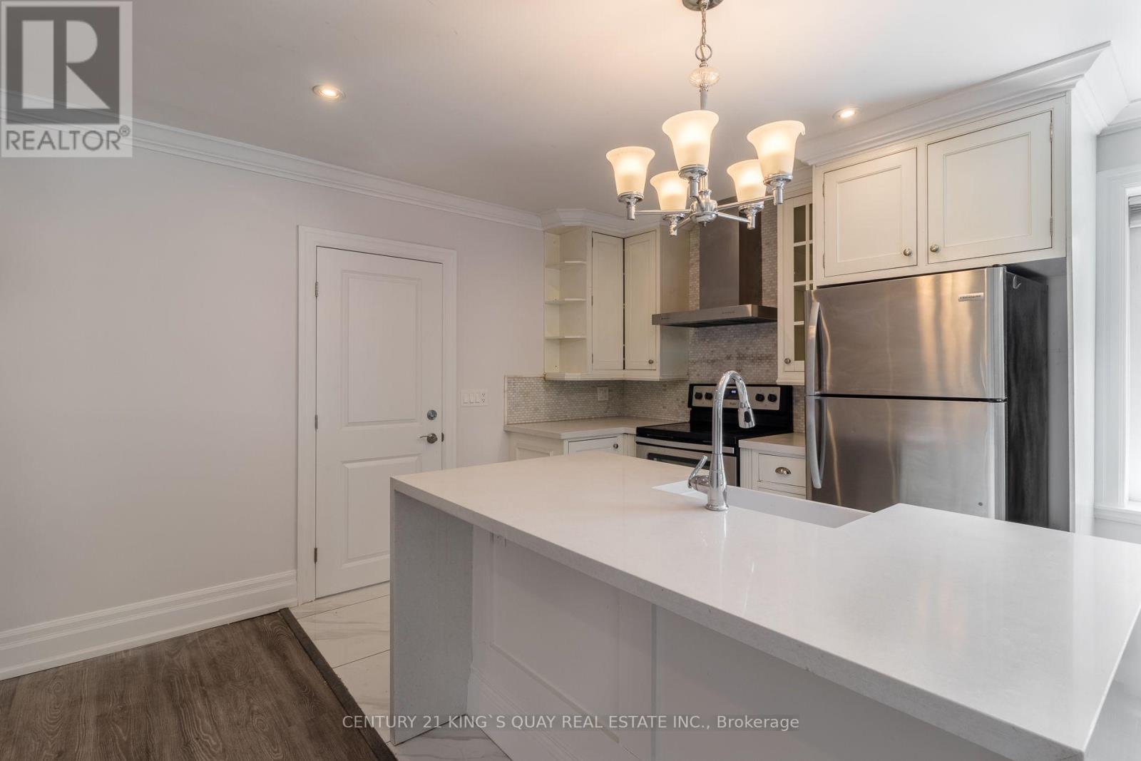 Upper - 301 Cleveland Street, Toronto, Ontario  M4S 2W7 - Photo 7 - C14113008