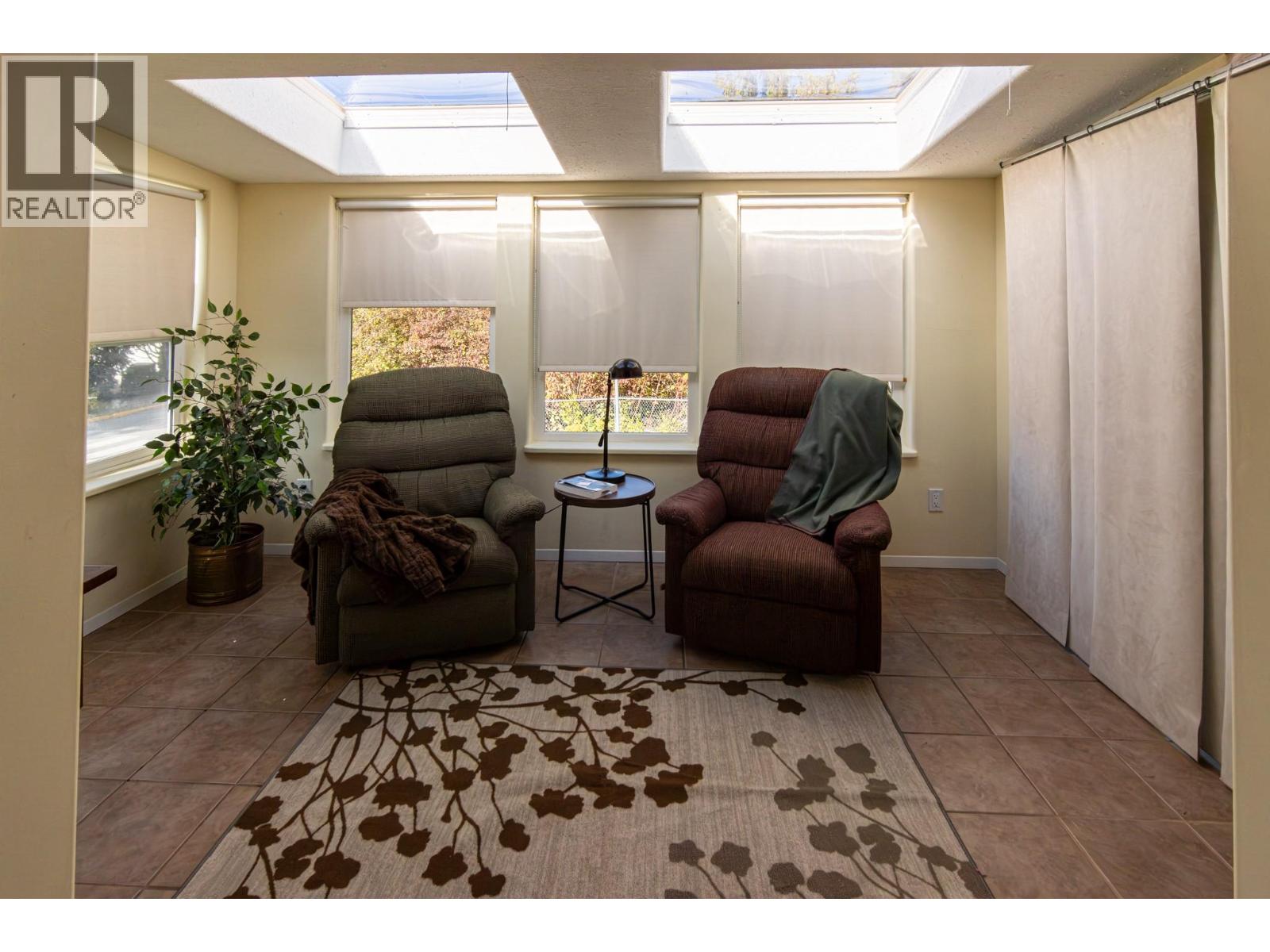2455 5th Avenue NE, Salmon Arm, British Columbia  V1E 1Y9 - Photo 4 - 10403949