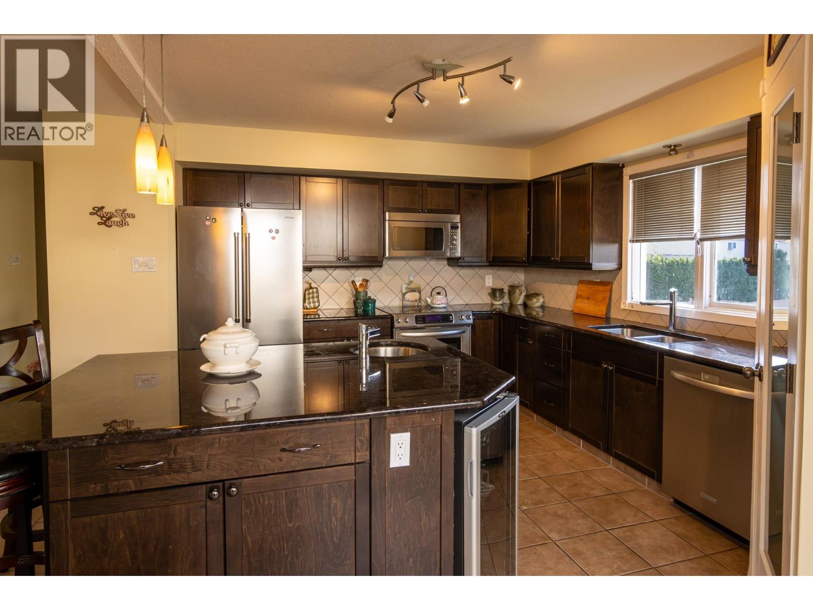 2455 5th Avenue NE, Salmon Arm, British Columbia  V1E 1Y9 - Photo 5 - 10403949