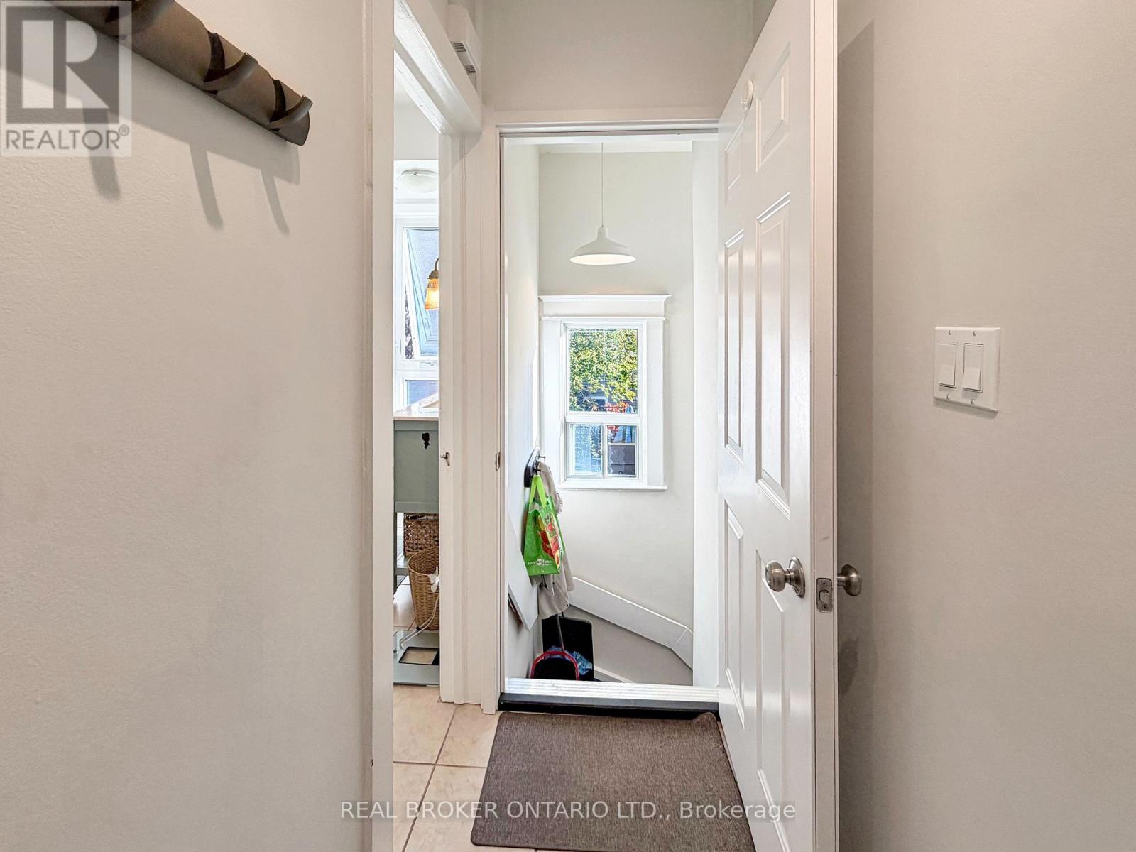 Upper - 79 Blantyre Avenue, Toronto, Ontario  M1N 2R6 - Photo 14 - E14112964