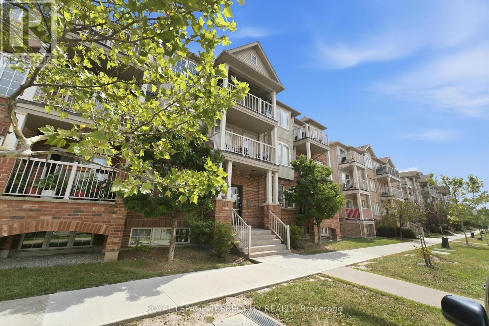 3 - 141 Isaac Devins Boulevard, Toronto, Ontario  M9M 0C4 - Photo 3 - W13668008