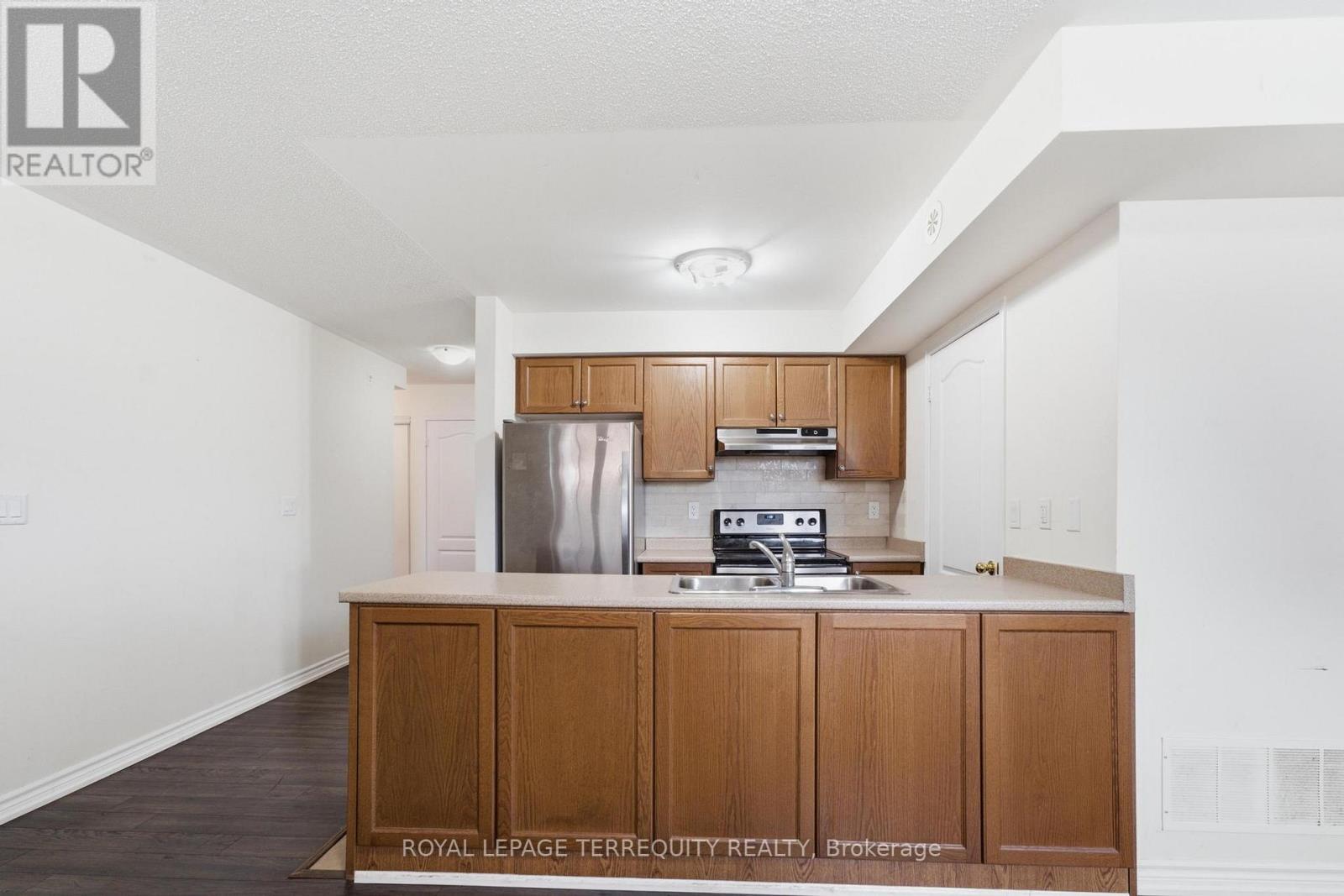 3 - 141 Isaac Devins Boulevard, Toronto, Ontario  M9M 0C4 - Photo 9 - W13668008
