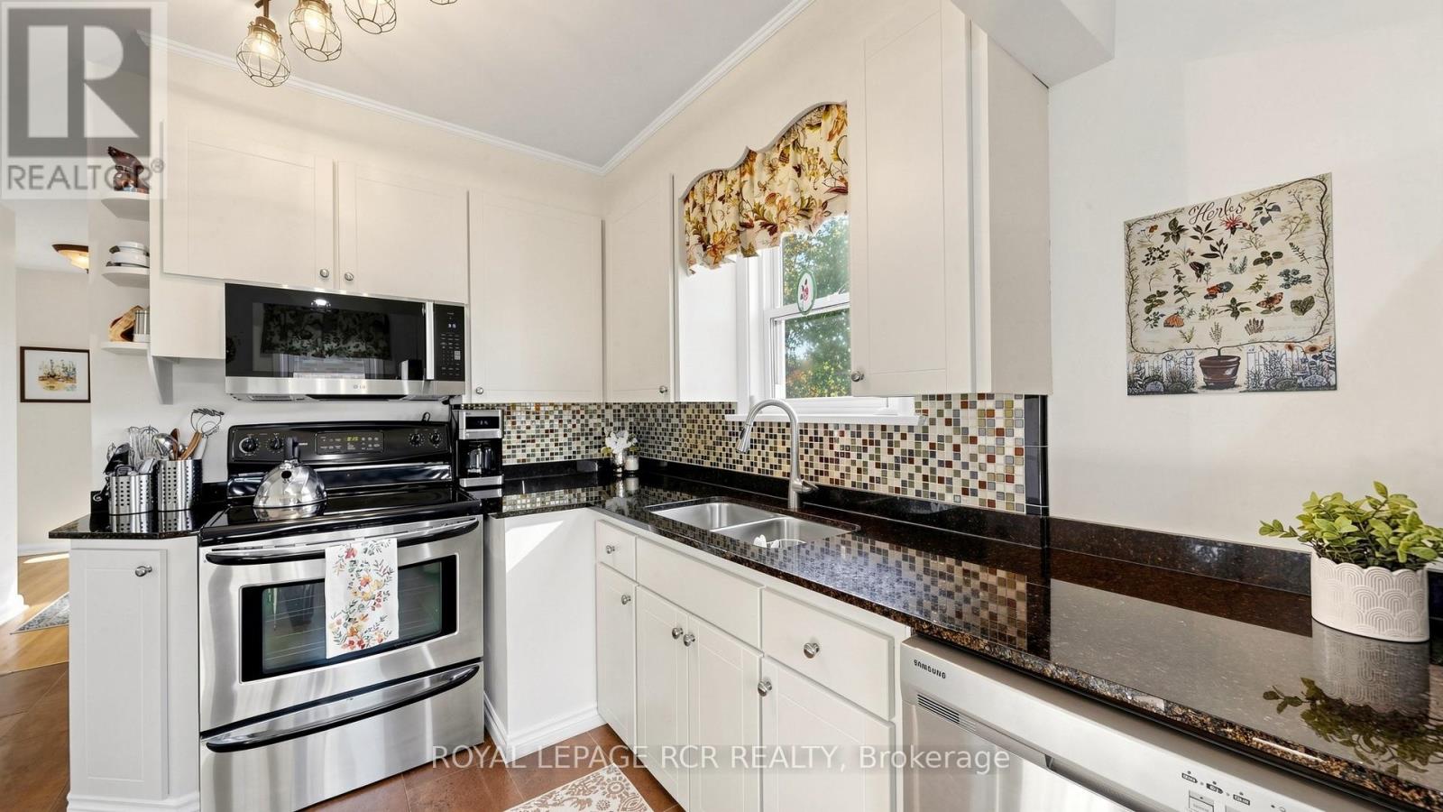 26 Newton Street, Barrie (Wellington), Ontario  L4M 3N3 - Photo 10 - S14113056