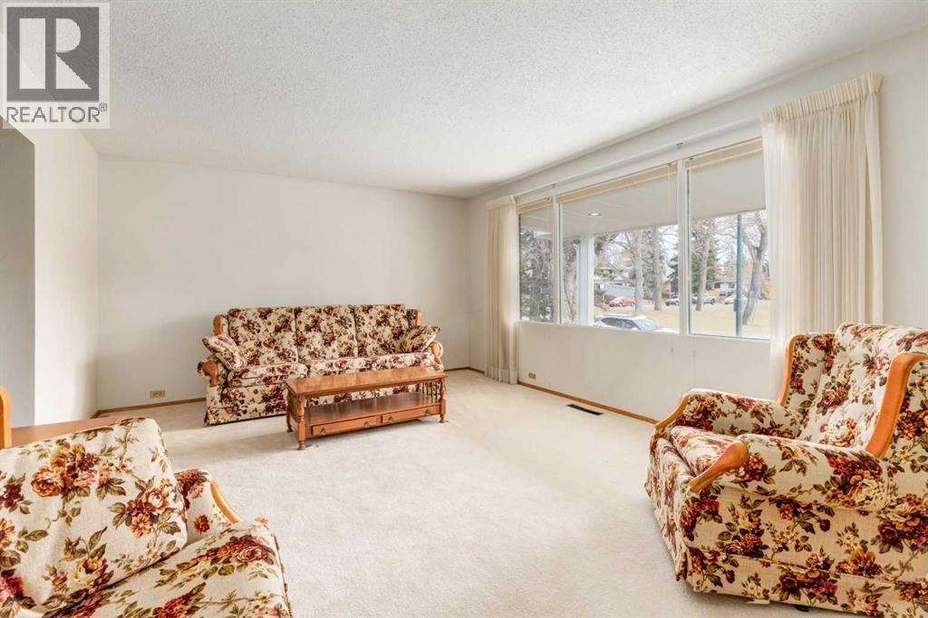 2043 Ungava Road Nw, Calgary, Alberta  T2N 4B3 - Photo 6 - A2353579
