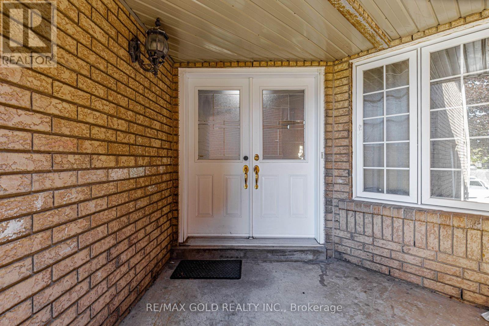 104 Tumbleweed Trail, Brampton, Ontario  L6Y 4Z8 - Photo 5 - W14113020