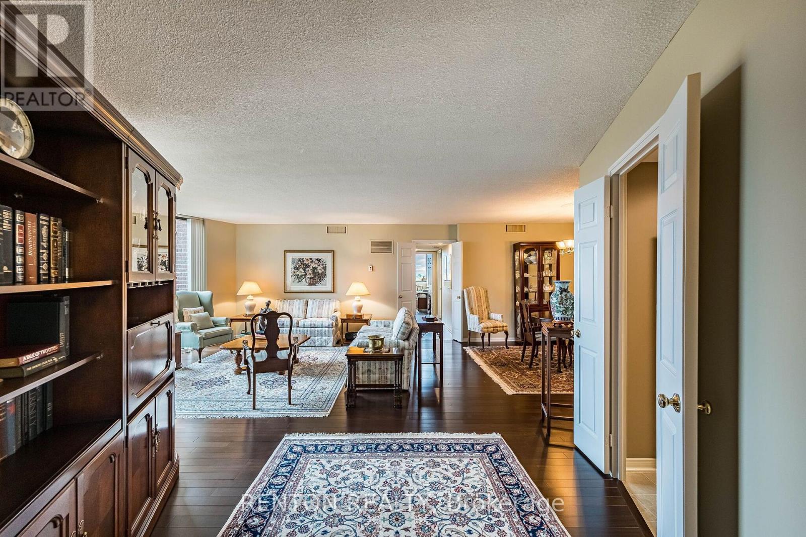710 - 1240 Marlborough Court, Oakville, Ontario  L6H 3K7 - Photo 4 - W14113068